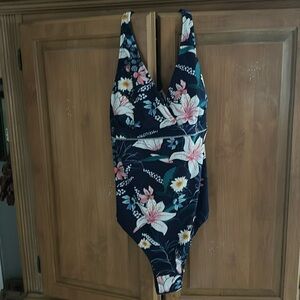 Cupshe flowered one-piece, NWT